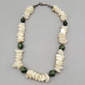 Vintage Mother of Pearl Green Serpentine Stone Beaded Necklace 13"